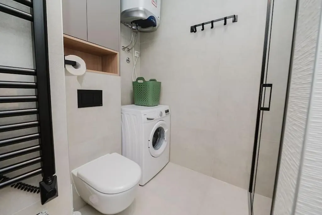 Apartment Koi Deluxe, Urban Two Bedroom Oasis Split