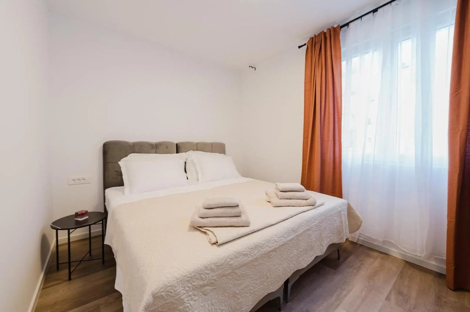 Apartment Koi Deluxe, Urban Two Bedroom Oasis Split Croatia