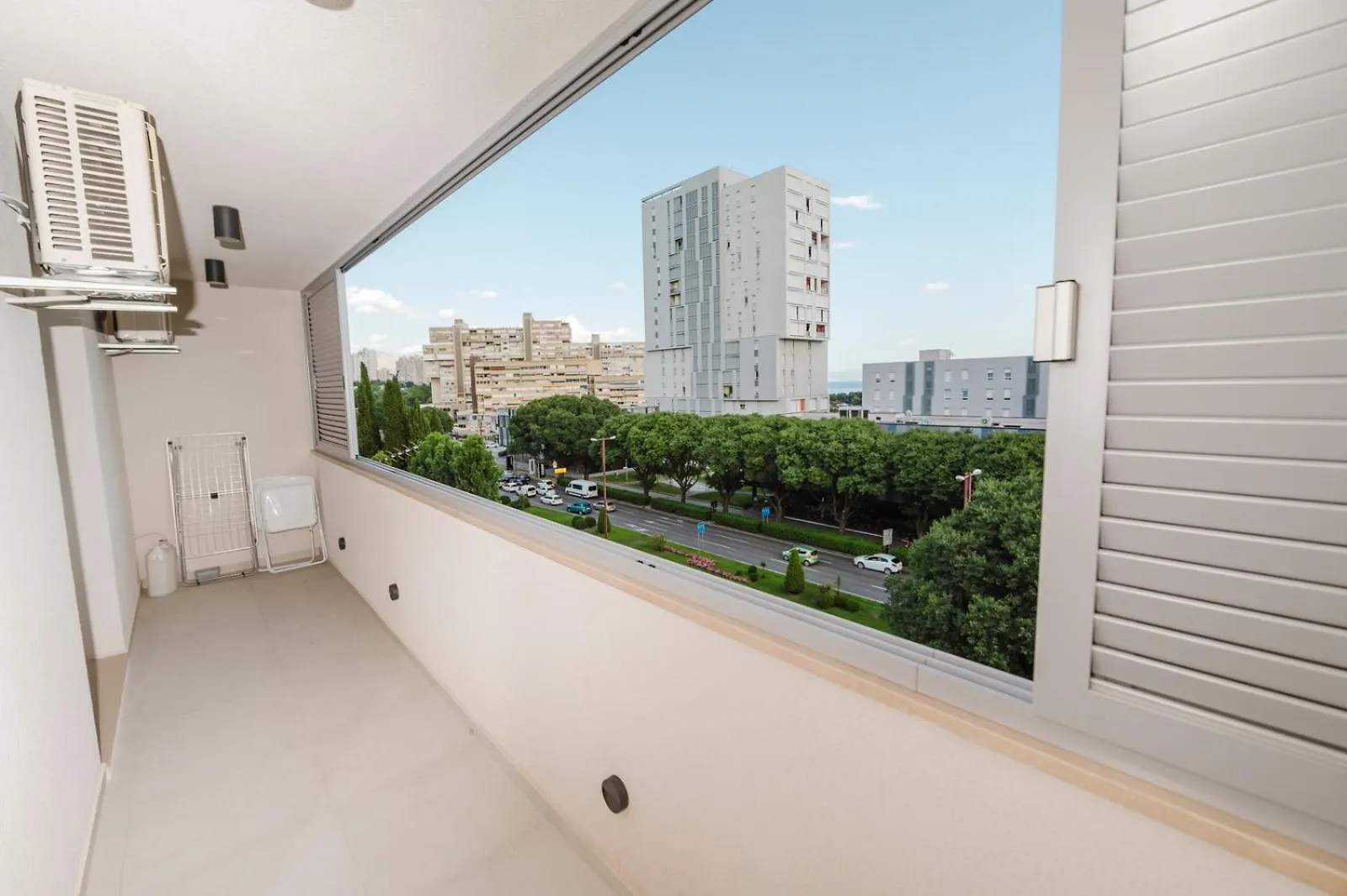 Apartment Koi Deluxe, Urban Two Bedroom Oasis Split